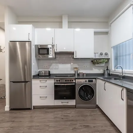 アパート Modern 4br/2ba In Prime + Parking *