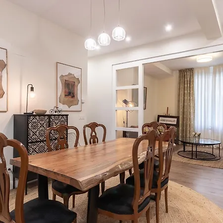 Homeloving Centre With Parking Apartment