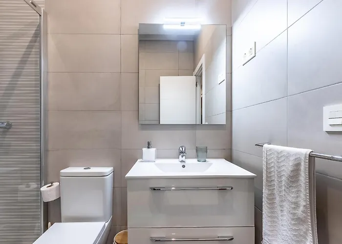 Prime Location 4Br/2Ba+ Parking *