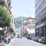Apartamento Prime Location | 4br, 2ba & Parking *