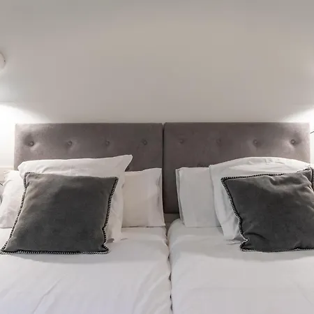 Home-loving Centre With Parking *