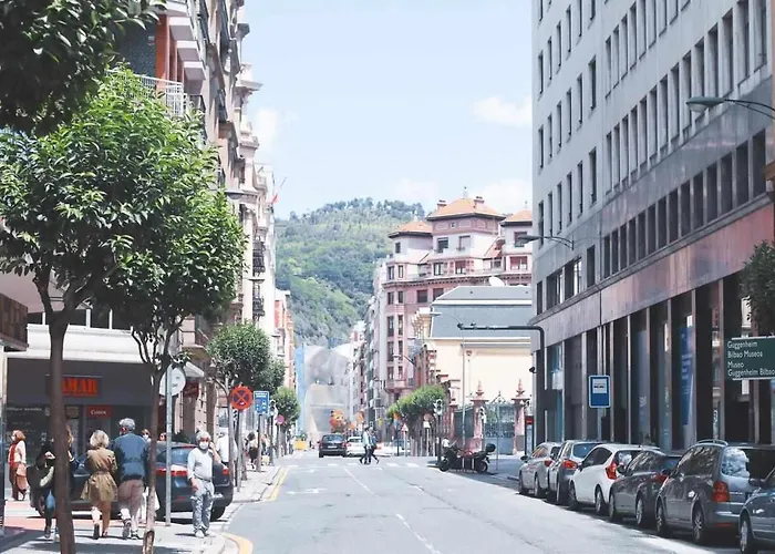 Lejlighed Prime Location 4Br/2Ba+ Parking *