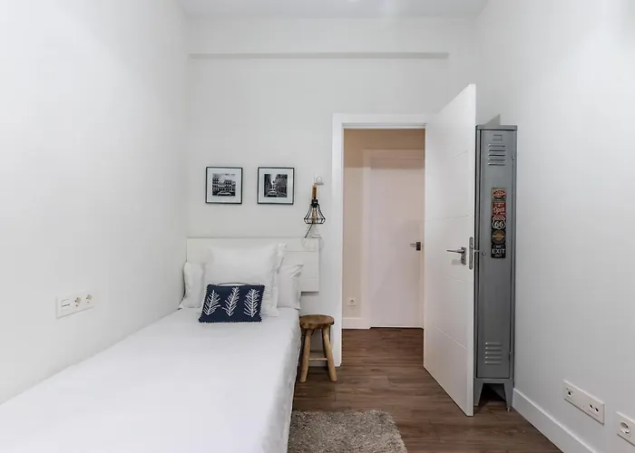 Prime Location 4Br/2Ba+ Parking Apartmán