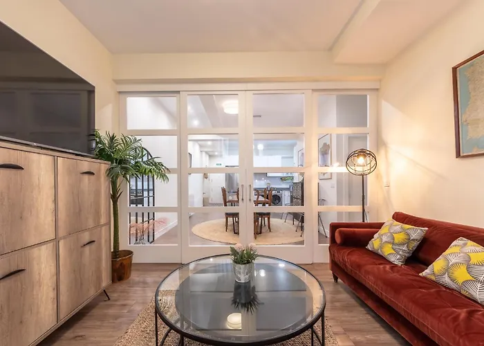 Prime Location 4Br/2Ba+ Parking *