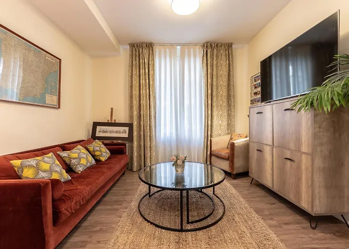 Prime Location 4Br/2Ba+ Parking