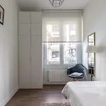 Prime Location | 4br, 2ba & Parking * Bilbao