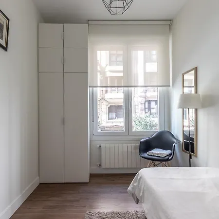 Prime Location | 4br, 2ba & Parking * Bilbao